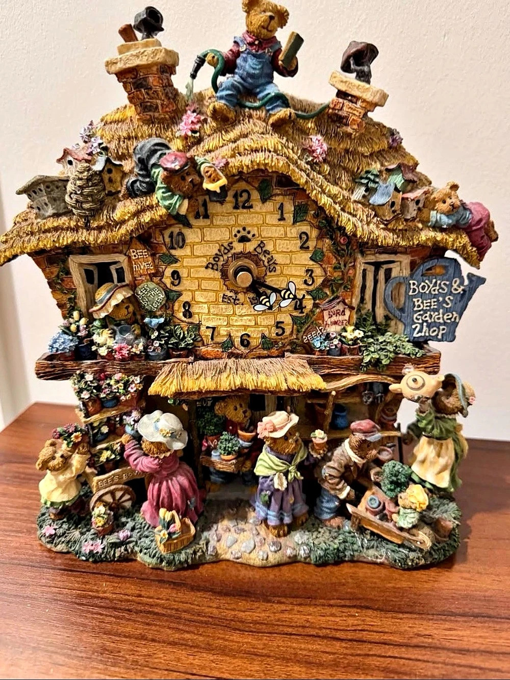 The Boyd's Collection Ltd. The Boyd's Bears Garden Shop Clock. Garden Shop